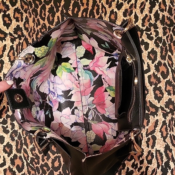 Steve Madden Black Vegan Leather Tote Bag with Floral Clutch/Cosmetic Pouch - Picture 3 of 16
